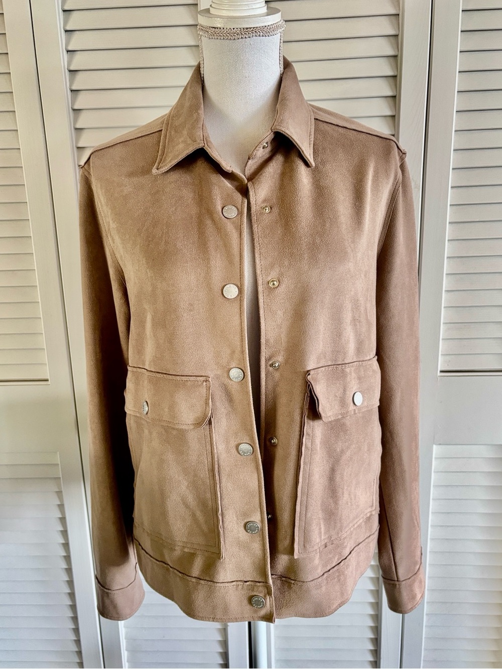 Level 99 Faux Suede Camel Tan Shirt Jacket Women’s Snap Front Stretch Size M